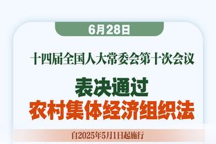 你看他们两笑得多开心？！德保罗摸着梅西脸开心庆祝